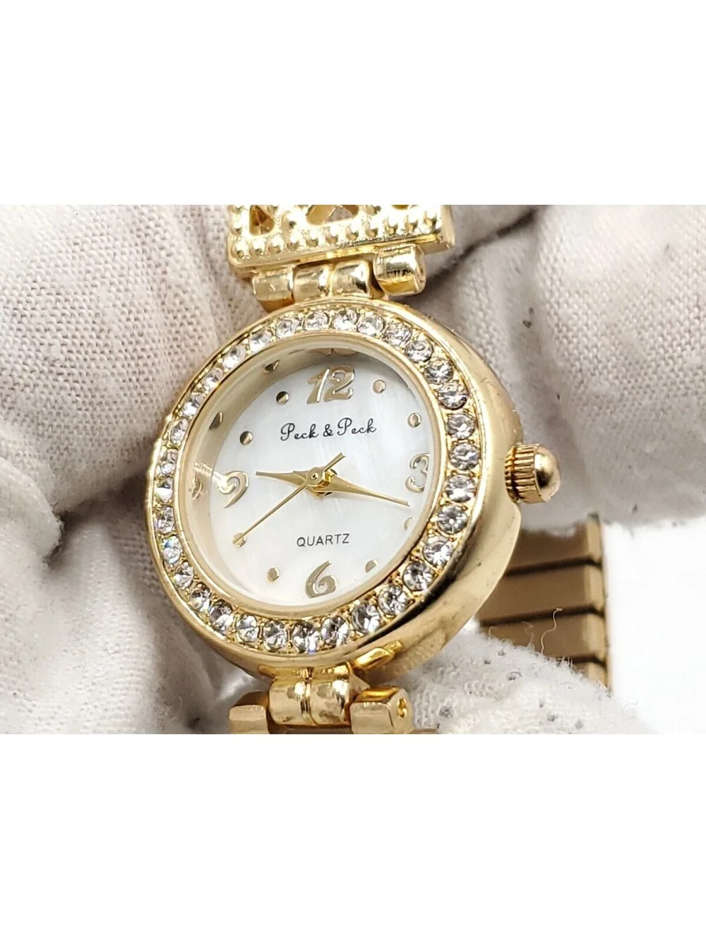 Peck & Peck Quartz Watch Womens New Battery Gold Tone White MOP Round Dial 24mm